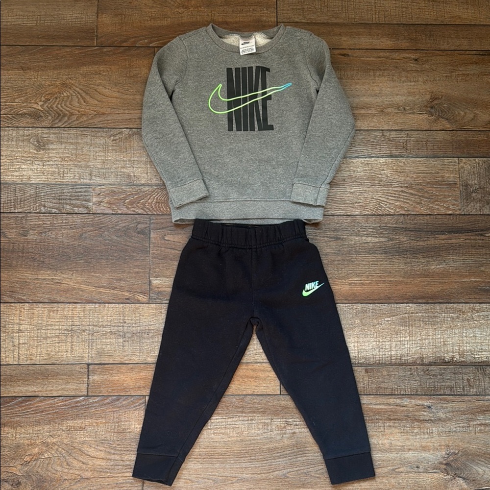 Nike Gray and Black Sweatpants Tapered Fit